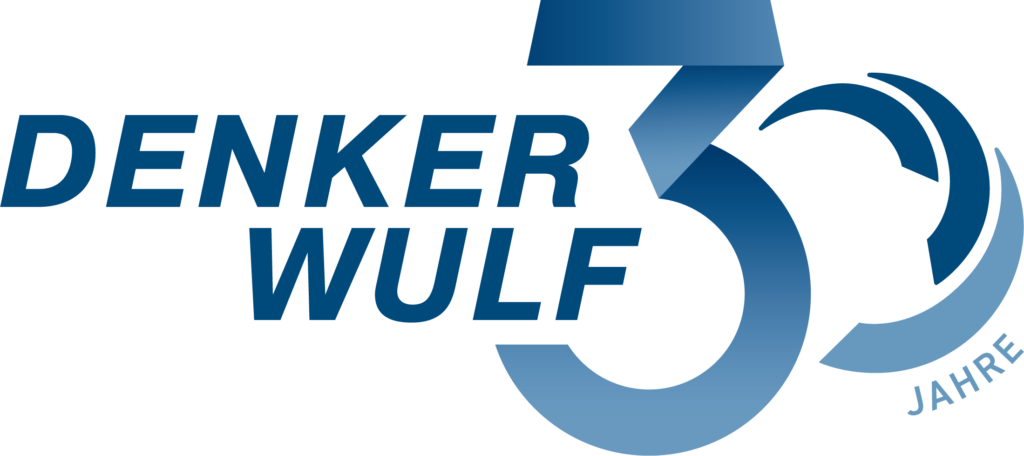 Logo mit dem Schriftzug "DENKER WULF" in fetten blauen Buchstaben neben einer stilisierten blauen Zahl 30 und dem Wort "JAHRE", was auf ein 30-jähriges Jubiläum hinweist.